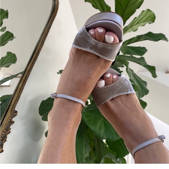 Anthropologie  Brand New Lola Cruz Velvel and Satin Platforms Sandals 7 sexy! ♥️ - Picture 7 of 11